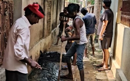 गोड्डा जिले के शहरी क्षेत्रों में जल जमाव की समस्या से निपटने के लिए नगर परिषद के विभिन्न वार्डोें में चलाया गया विशेष सफाई अभियान