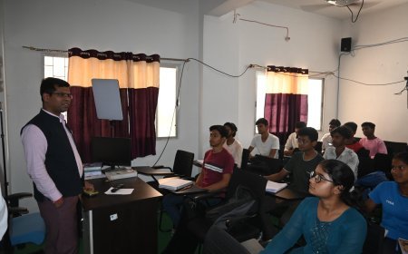 उपायुक्त ने जिला प्रशासन द्वारा संचालित कोचिंग संस्थान का किया निरीक्षण, छात्र-छात्राओं को दिये टिप्स