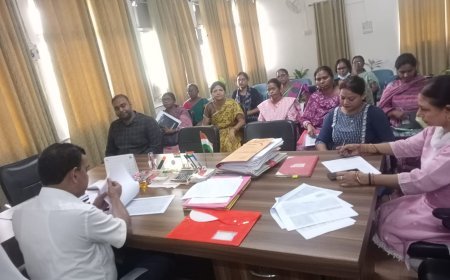 उप विकास आयुक्त जामताड़ा श्री निरंजन कुमार की अध्यक्षता में उप विकास आयुक्त कार्यालय प्रकोष्ठ में समाज कल्याण का विभागीय समीक्षात्मक बैठक