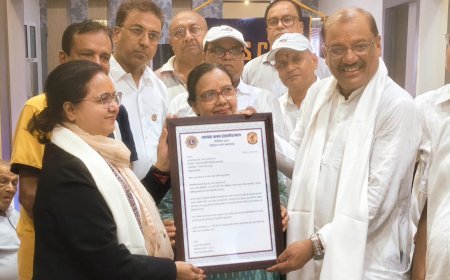 डॉ. अरुण कुमार गुटगुटिया को लायंस डिस्ट्रिक्ट 322A की डिस्ट्रिक्ट गवर्नर PMJF लायन सीमा बाजपेयी द्वारा प्रशस्ति पत्र देकर सम्मानित किया
