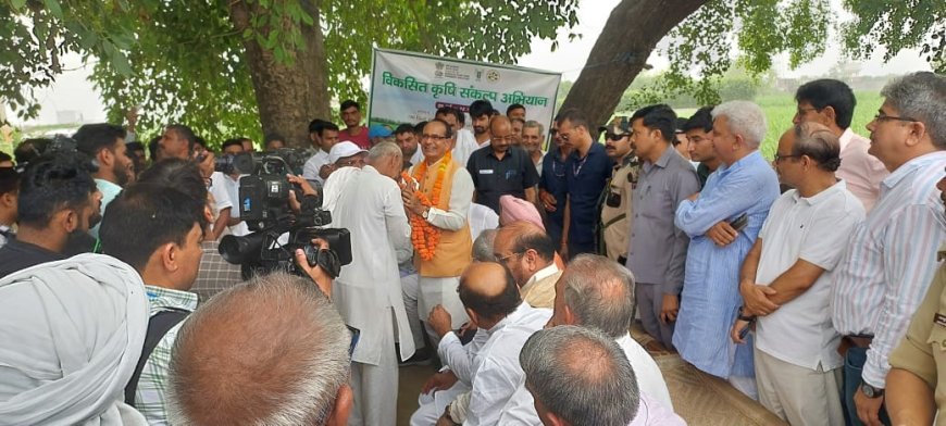 ‘विकसित कृषि संकल्प अभियान’ के चौथे दिन उत्तर प्रदेश के मेरठ में किसानों से मिले श्री शिवराज सिंह चौहान, चारपाई पर बैठकर की चर्चा