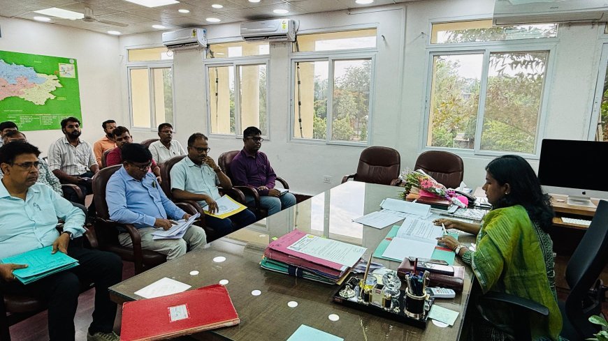 उपायुक्त श्रीमती आर. रॉनिटा की अध्यक्षता में आईटीडीए एवं जिला कल्याण विभाग अंतर्गत योजनाओं की समीक्षा बैठक