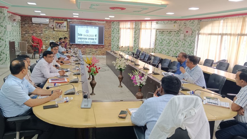 उपायुक्त जामताड़ा श्री रवि आनंद (भा०प्र०से०) की अध्यक्षता में समाहरणालय सभागार में सभी तकनीकी विभाग की समीक्षा