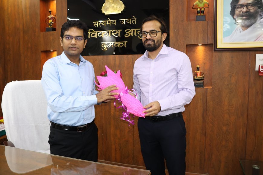 DUMKA उपायुक्त सह निवर्तमान उप विकास आयुक्त अभिजीत सिन्हा से परियोजना निदेशक आईटीडीए रवि जैन ने उप विकास आयुक्त का अतिरिक्त प्रभार ग्रहण किया