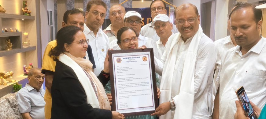 डॉ. अरुण कुमार गुटगुटिया को लायंस डिस्ट्रिक्ट 322A की डिस्ट्रिक्ट गवर्नर PMJF लायन सीमा बाजपेयी द्वारा प्रशस्ति पत्र देकर सम्मानित किया