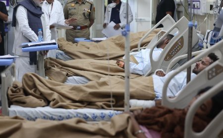 प्रधानमंत्री ने एलएनजेपी अस्पताल का दौरा किया, विस्फोट पीड़ितों से मुलाकात की