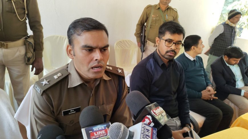 मधुपुर लालगढ़ विवाद पर प्रशासन सक्रिय, उपायुक्त-पुलिस अधीक्षक की मौजूदगी में शांति वार्ता में शहर के सभी प्रबुद्धजन हुए शामिल